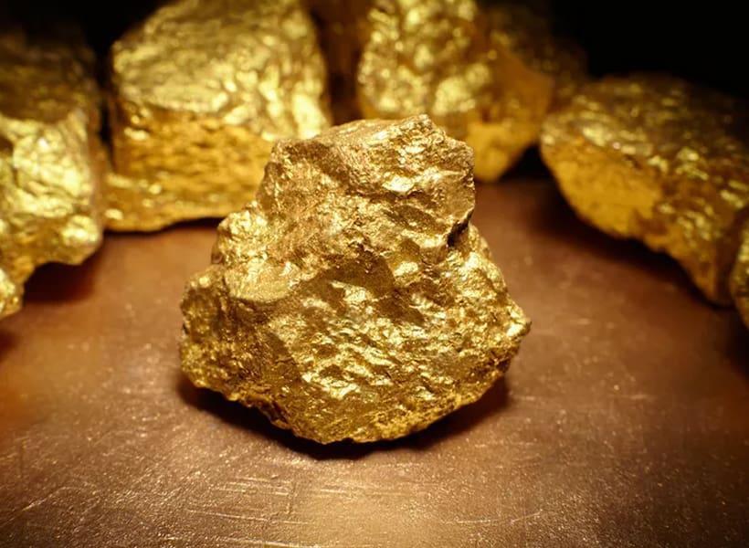 سنگ طلاي استخراج شده از معدن